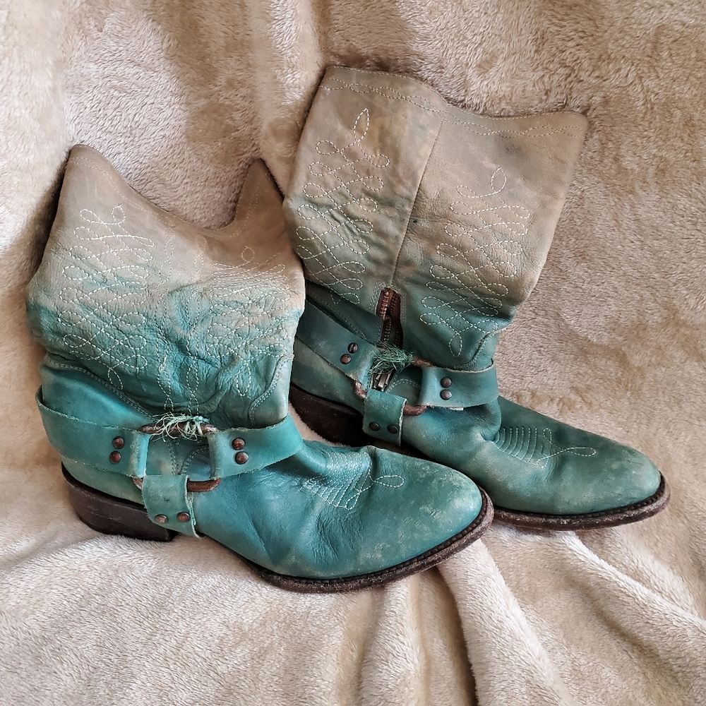 Freebird Turquoise & Cream Dip Cowboy booties